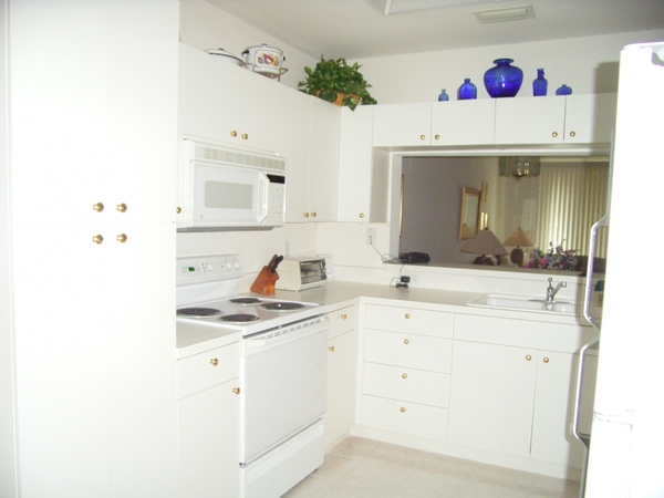 2303.kitchen.jpg