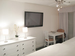 2506.tn-04_cozy_bedroom_with_50_inch_plasma-new.jpg