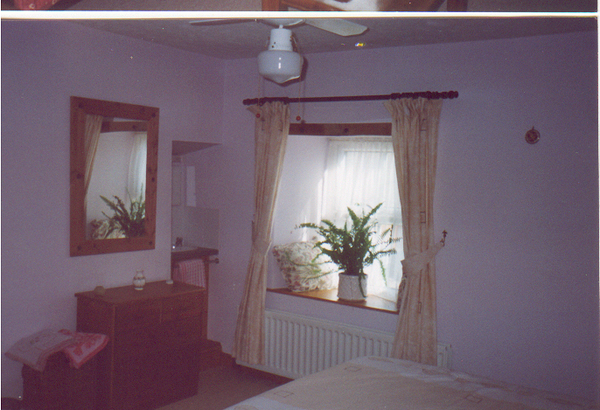 2518.double_bedroom_2_window_view.bmp