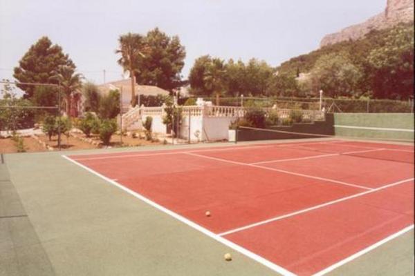 2115.tennis_th.jpg