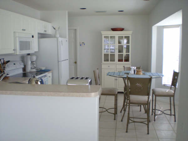 2910.kitchen_area.jpg